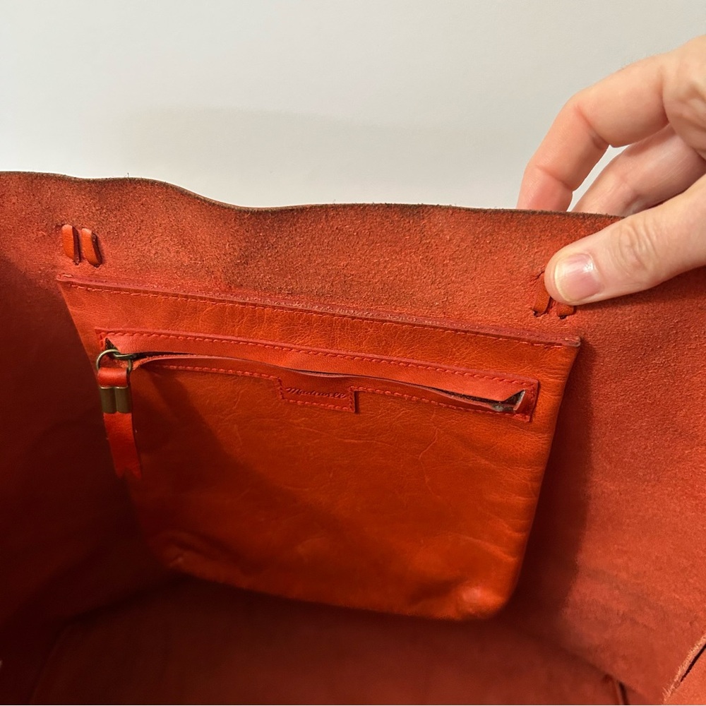 MADEWELL - The Transport Tote: The Tassel-Tie Edition in Fresh Chili color - Picture 14 of 16